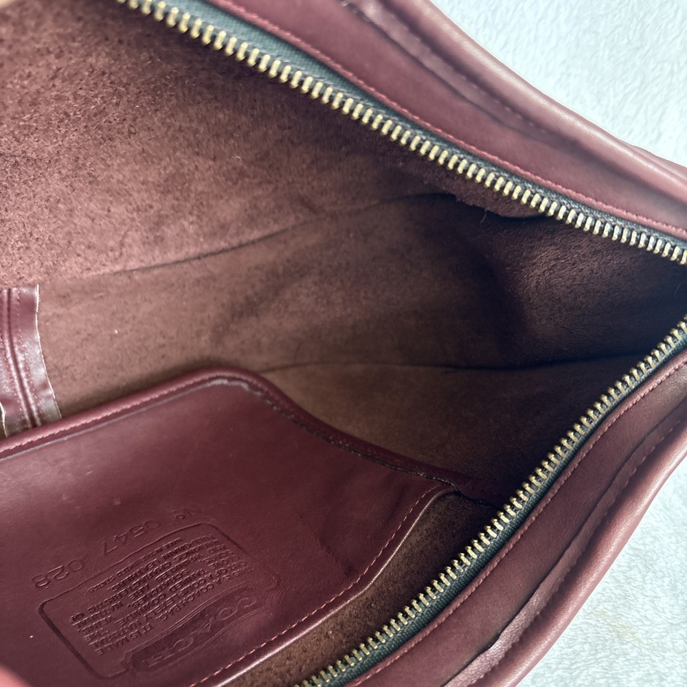 Vintage COACH Soho Swinger Bag Burgundy Red Leather Crossbody 90s USA - Picture 13 of 16
